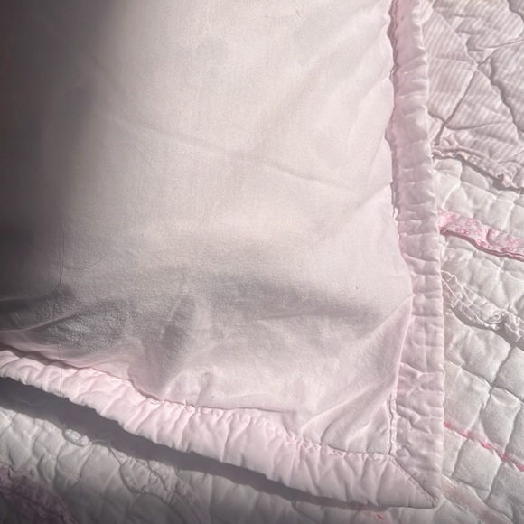 Pink and White Ruffled Quilt - Picture 7 of 7